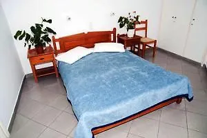 מלון דירות Rodavgi Ándros