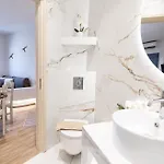 Rodavgi Lägenhetshotell 3*